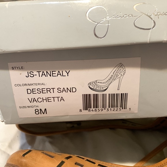 Jessica Simpson platform heels - Picture 4 of 4